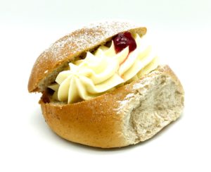 Bakehouse cafe - cream bun